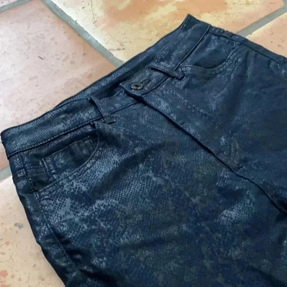 🔷 H&M High Rise Skinny Ankle Black & Blue Snakeskin Denim Jeans - Picture 1 of 8